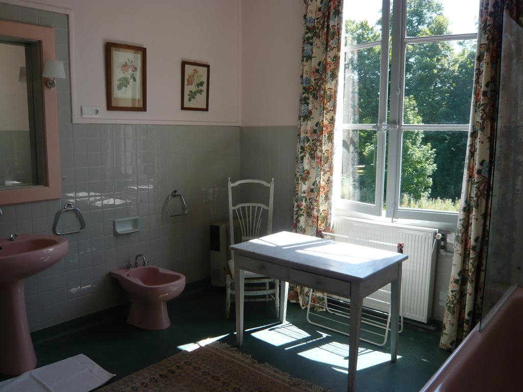 Les Longchamps Bed and Breakfast Neuillé Exterior foto