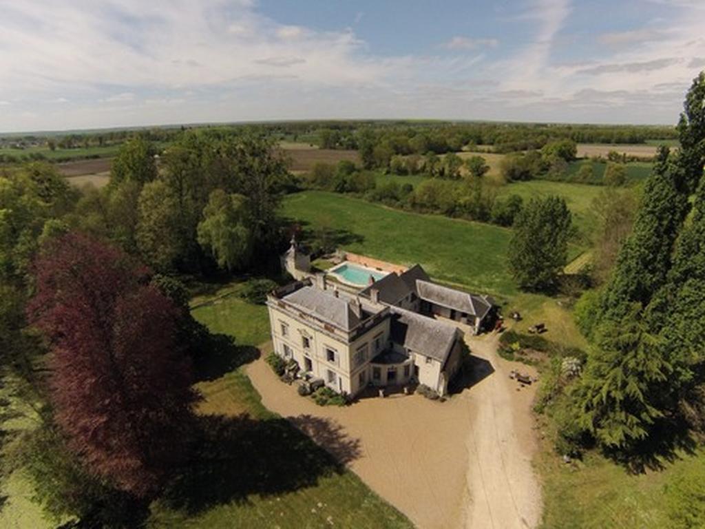 Les Longchamps Bed and Breakfast Neuillé Exterior foto