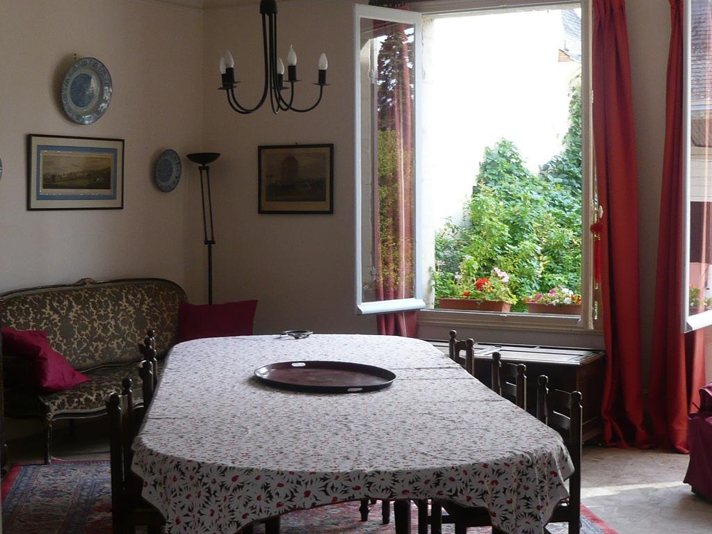 Les Longchamps Bed and Breakfast Neuillé Exterior foto