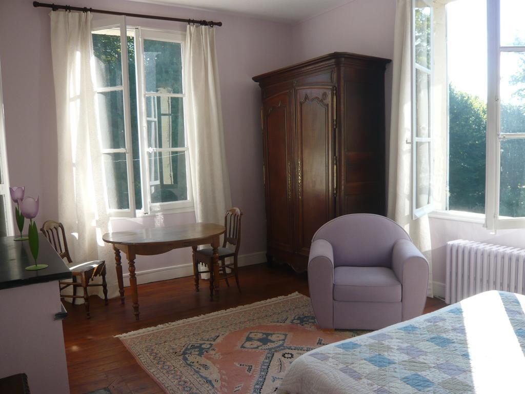 Les Longchamps Bed and Breakfast Neuillé Exterior foto
