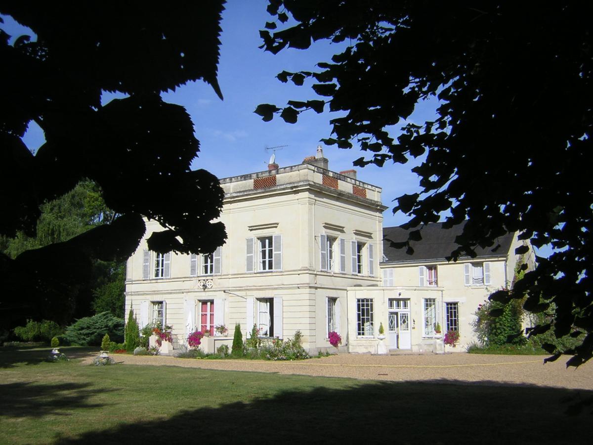 Les Longchamps Bed and Breakfast Neuillé Exterior foto