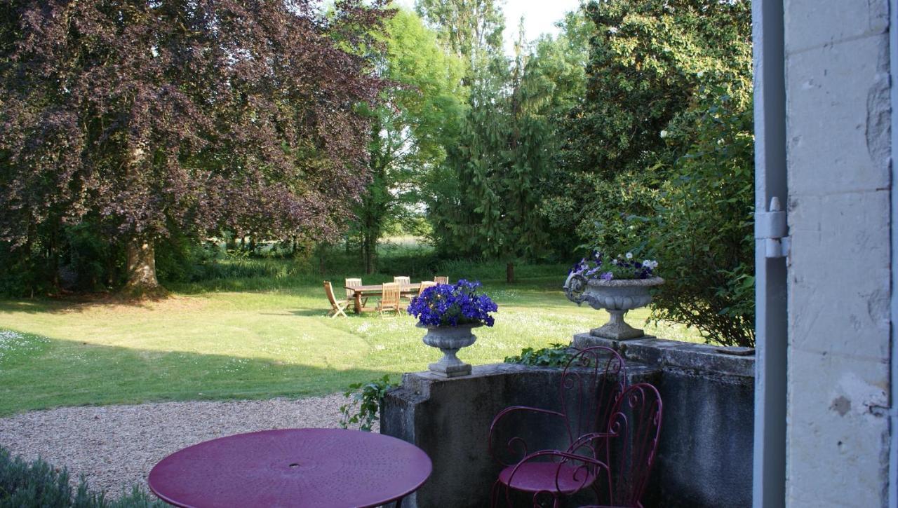 Les Longchamps Bed and Breakfast Neuillé Exterior foto